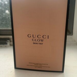 Gucci Glow Skin Tint in Gold and Cream